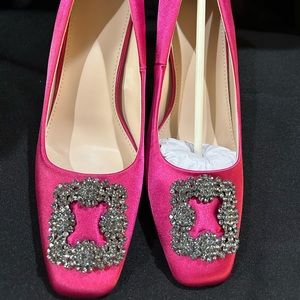 New with box ladies Magenta heel with rhinestone embellishment